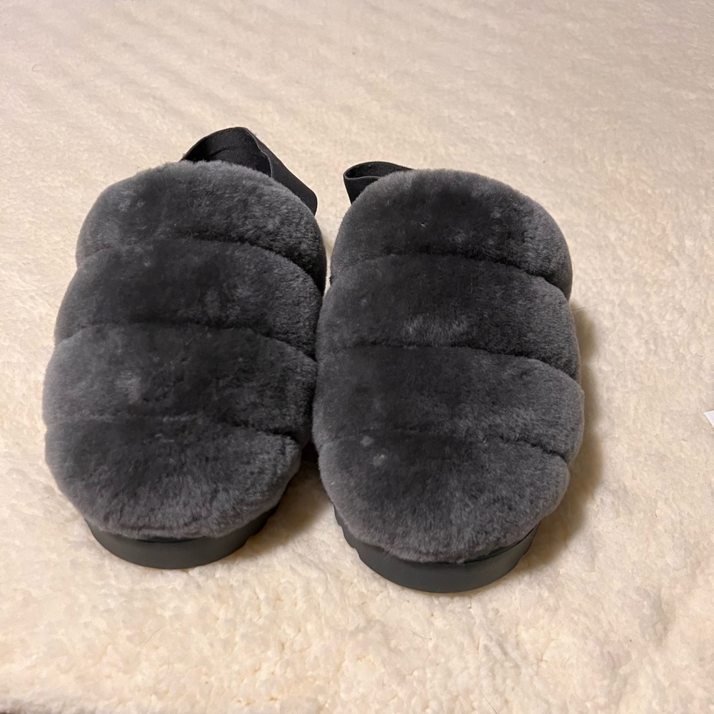 UGG Fluffy Yeah Women’s Slippers size 6